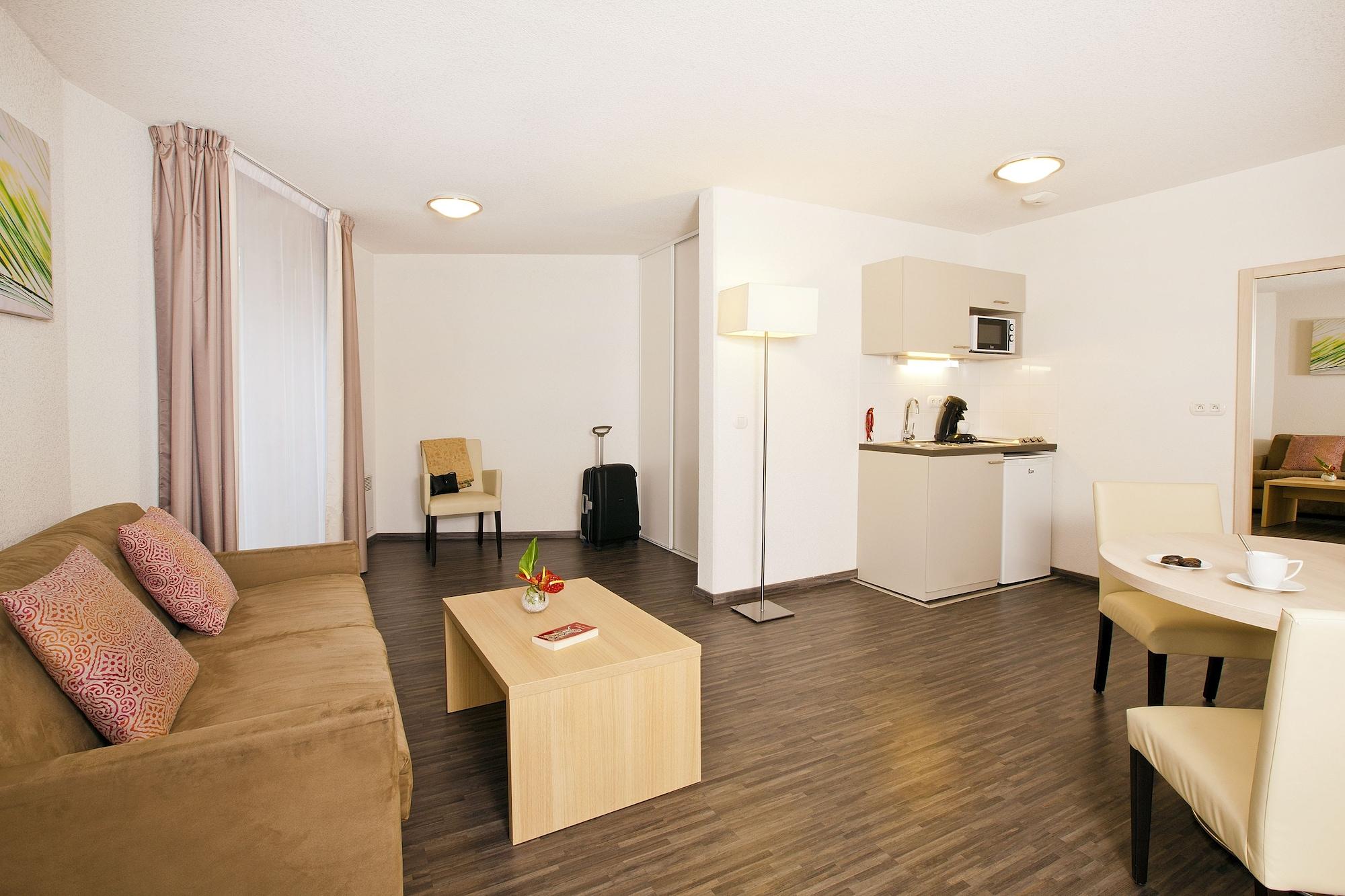 Residhome Neuilly Bords De Marne ภายนอก รูปภาพ