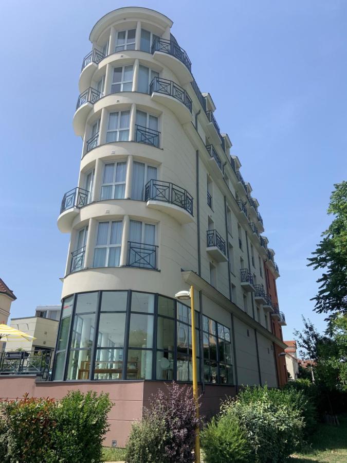 Residhome Neuilly Bords De Marne ภายนอก รูปภาพ